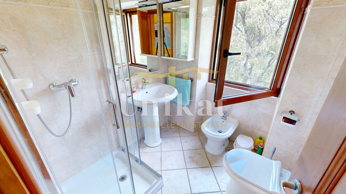 Casa in pietra ristrutturata con piscina